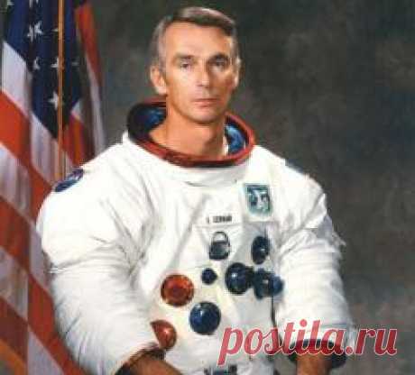 11 декабря в 1972 году Экипаж «Аполлона-17» стал последним, кто ступил на лунную поверхность из людей