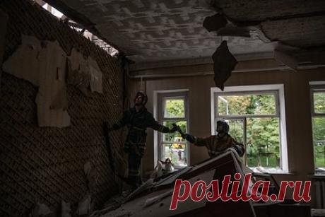 В Луганске произошло два взрыва в районе автовокзала. В районе автовокзала в Луганске зафиксировано два взрыва. «Скорее всего, ракеты. Бьют по тому же сценарию», — написал он. «Скорее всего, ракеты. Бьют по тому же сценарию», — заметил Мирошник.