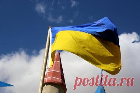 Возможной причиной будущей отставки главы МО Украины назвали слишком высокий рейтинг