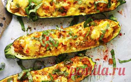 Лодочки из цукини с фаршем
45минут
подготовка:
20 минут
приготовление:
25 минут
количество порций:
4
сложность:
Просто
Если в огороде уже созрели цукини, вопросов с приготовлением обеда не возникнет. Обжарь…