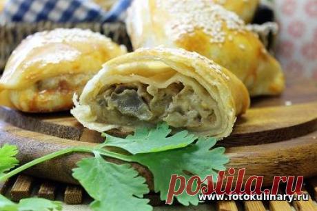 Пирожки с баклажанами: тесто невесомо слоистое, начинка похожа по вкусу на грибы - готовим и не откладываем.