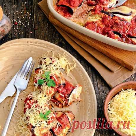 Запеченные рулеты из баклажанов с сыром и томатным соусом Ингредиенты:Большие баклажаны — 2 шт.Протертые томаты — 500 мл
Твердый сыр типа гауда — 250 г Сметана — 3 ст. л. Чеснок — 5 зубчиков Сушеный базилик — 1 ч. л. Оливковое масло — по вкусу Соль — по...