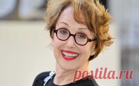 Умерла актриса, сыгравшая миссис Хадсон в сериале «Шерлок». Одной из наиболее известных ролей Уны Стаббс стала миссис Хадсон в сериале «Шерлок»
