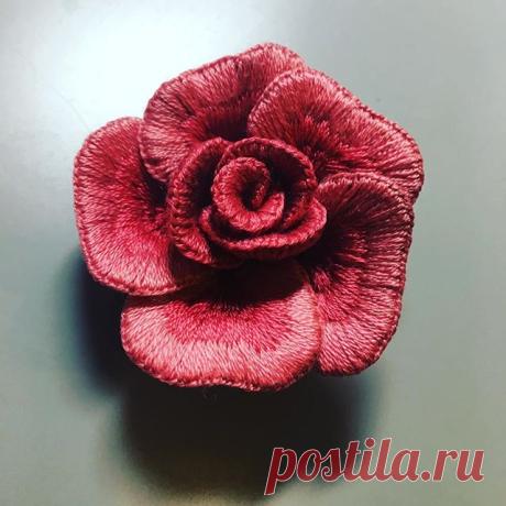 #pienisieni さんのオリジナル刺繍キット
#クロバー株式会社 から発売
今年の初売りで買ったやつ♡
欲しくて欲しくて、ネット検索しまくったけど、どこも完売だったん…
でも、まさか、地元の手芸店で、最後の1つに出会ったてゆう。#灯台下暗し 否 #運命
#刺繍 #手刺繍 #スタンプワーク #立体刺繍 #立体刺繍ブローチ #刺繍ブローチ