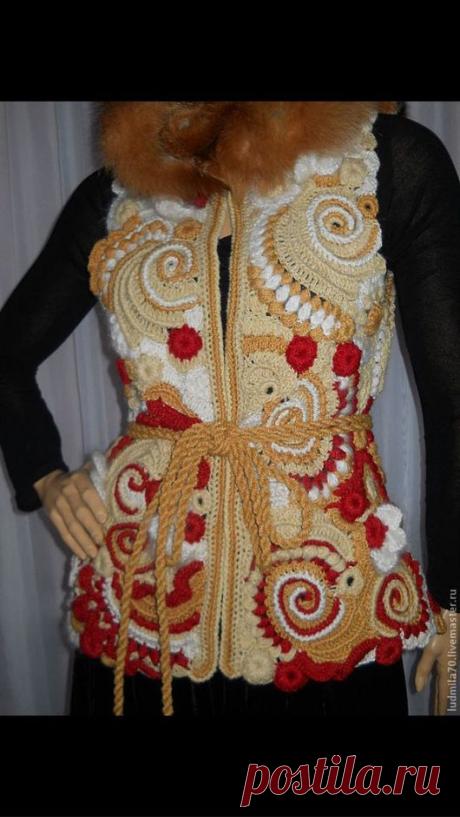 Купить Вязаная жилетка " Лиса в Москве " - жилет, Жилет женский, жилет вязаный