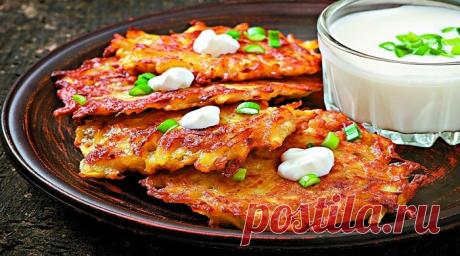 8 рецептов классических картофельных драников Драники -это картофельные оладьи из натёртого на тёрке или пропущенного через мясорубку картофеля. Могут готовиться с добавками. Читайте статью и готовьте!