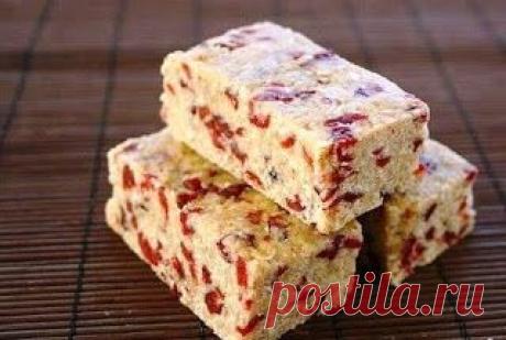 Овсяные батончики с сушеной клюквой