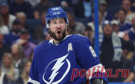 Кучеров вернул лидерство в рейтинге лучших бомбардиров НХЛ. Кучеров обошел в списке лучших бомбардиров сезона нападающего «Колорадо Эвеланш» Натана Маккиннона, который набрал 82 очка