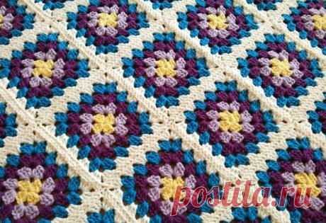 Вязание крючком. Коврик из квадратных цветных мотивов