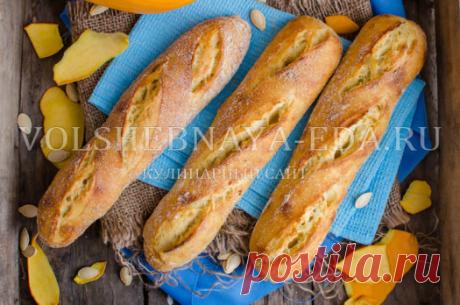 Тыквенные багеты на закваске Корка тыквенных багетов не такая хрустящая, как у французских багетов, так что любителям мягкой текстуры хлеба рецепт наверняка понравится.