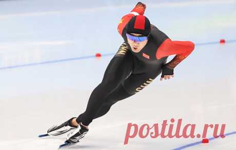 Китайский конькобежец Гао Тинъюй стал олимпийским чемпионом на дистанции 500 м. Вторым стал Чха Мин Кё из Южной Кореи, третьим - японец Ватару Морисигэ