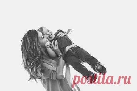 Мужчинам надо знать, что если женщина счастлива – будут счастливы ее дети, родители, муж, друзья, собака и даже тараканы.