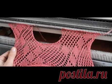 Совмещение узора при вязании горловины ажуром. Аккуратный плечевой скос