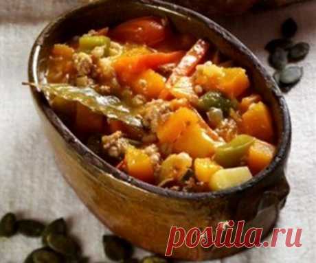 Свинина с морковью, цуккини и огурцами / Простые рецепты