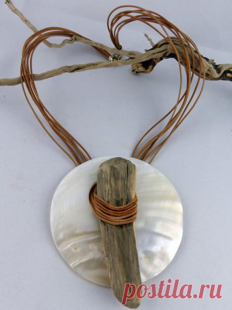 GOTLAND DRIFTWOOD NECKLACE white mother-of-pearl eco-friendly | Etsy