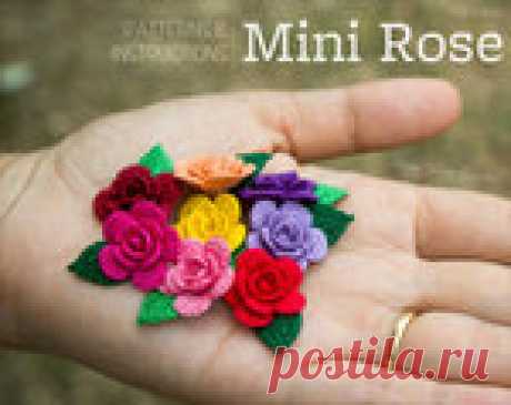 Crochet mini roses