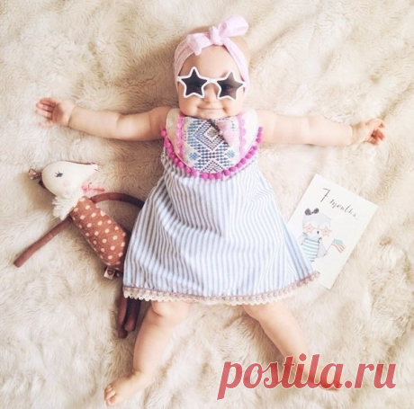 Про маму-эгоистку
Ну вот,- сказала подруга, скептически глянув на попискивающий сверток, туго стянутый голубой ленточкой, — ты и принесла в дом тирана. Пока маленького. Но учти, он будет расти. Так что не тяни, срочно…