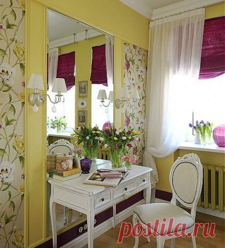 Дизайн квартиры 33 кв. м!
Смелое сочетание лимонно-желтого, лилового и бронзы вместе с тонко подобранной мебелью и большим количеством «хэнд-мейд» аксессуаров создают неповторимый интерьер с солнечным настроением и уютной домашней атмосферой.