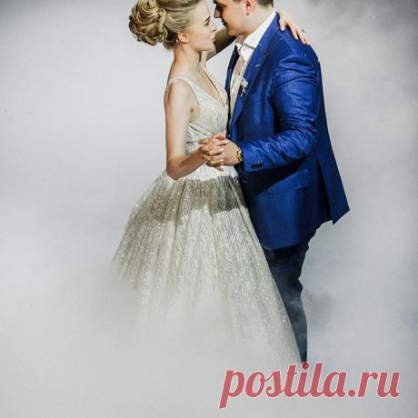 Photo by ЛУЧШЕЕ СВАДЕБНОЕ АГЕНТСТВО💍 in Кофемания / Сoffeemania with @svadberry. На изображении может находиться: один или несколько человек и свадьба.