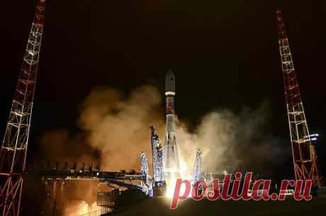 «Союз» со спутником в интересах Минобороны стартовал с космодрома Плесецк. Воздушно-космические силы (ВКС) России провели пуск ракеты «Союз-2.1в» со спутником в интересах Минобороны России с космодрома Плесецк в Архангельской области. Как рассказали в Минобороны, пуск состоялся в 22:57 по московскому времени. Отмечается, что это второй по счету пуск с Плесецка в этом году.