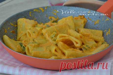 Paccheri cremosi con salmone e zucchine senza panna