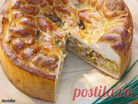 Пирог «Огородник»
ОСНОВА:
масло сливочное - 100 г.
мука (цельнозерновая) - 1 ст.
соль - 0,5 ч.л.
вода (холодная) - 2 ст.л.
НАЧИНКА:
чеснок - 3 зубчика
морковь (крупная) - 2 шт.
сельдерей (корень) - 300 г.
брокколи - 300 г.
капуста (цветная) - 300 г.
карри (порошок) - 1 ч.л.
соус соевый - 3 ст.л.
сахар (фаринский) - 1 ст.л.
соль - 1 ч.л.
ЗАЛИВКА:
сухари панировочные - 150 г.
молоко - 1 ст.
яйца – 3 шт.
масло растительное (для жарки)