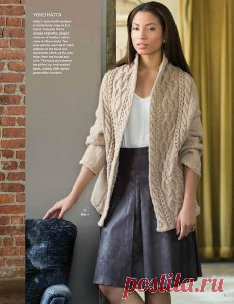 Теплый кардиган без застежки. Спицы. 
Теплый кардиган с рисунком из аранов имеет необычный фасон. Верхние части полочек соединяются друг с другом, образуя кокетку спинки. Нижняя часть спинки и рукава привязываются к полочкам. 
Описание кардигана от дизайнера Yoko Hatta переведено из журнала “Vogue Knitting”. 
Размеры: 
S/M (L-XL, XXL) 
Окружность груди – 104 (117, 132) см. 
Рекомендуемая пряжа: 
Cascade Yarns Eco Cloud (70% шерсть, 30% альпака; 150 м / 100 грамм в мотке...