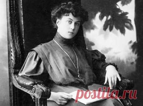 Александра Коллонтай – первая женщина нарком, борец за освобождение женщины. Она создала гражданский брак, уберегла СССР от войны со Швецией, но заслуги не спасли ее от обвинений в шпионаже и легализации проституции.