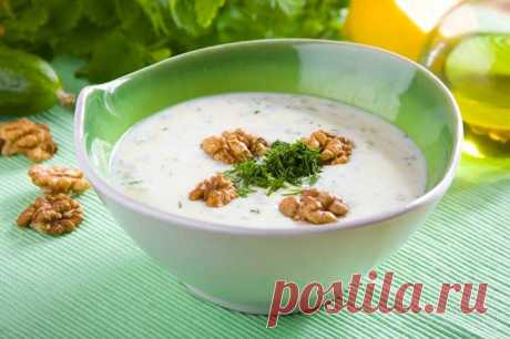 Холодный суп с огурцом и грецкими орехами – пошаговый рецепт с фото.