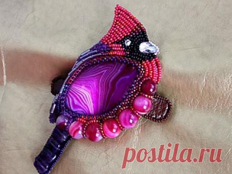 Заколка с натуральными камнями "Малиновый кардинал"