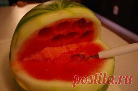 Необычная подача арбуза на стол