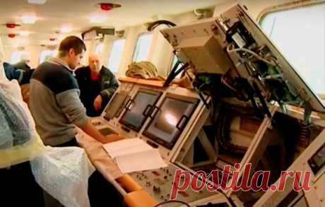 БДК «Петр Моргунов» готовится к швартовым испытаниям «Петр Моргунов», первый серийный БДК проекта 11711, все ближе к передаче на баланс ВМФ Российской Федерации. На базе его прототипа, десантного корабля «Иван Грен», собираются построить экспедиционное судно...