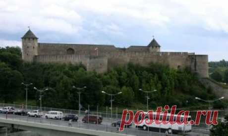 На лизинговых машинах больше нельзя въезжать в Россию? Разъясняет Таможенная служба России На той недели появилась информация, что эстонские автоводители больше не могут пересекать границу Эстонии и России на машинах, оформленных в лизинг. Владельцев машин либо разворачивают обратно, либо просят уплатить таможенный налог, который достигает несколько сотен евро. Федеральная таможенная служба (ФТС) разъяснила это нововведение.