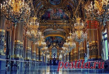 В ЗДАНИИ ОПЕРА ГРАНЬЕ