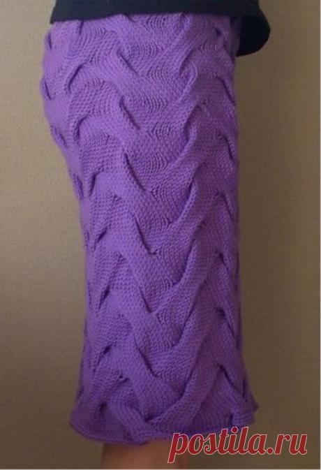 Blue knit skirt made of braids free pattern