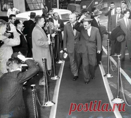 Интересные факты из биографии легендарного Анастаса Микояна. Легенда СССР, «любимый нарком Сталина», проживший от «Ильича до Ильича без инфаркта и паралича», и один из 26 бакинских комиссаров Анастас Иванович Микоян родился 25 ноября 1895 года. Именно он привёз в СССР рецепт того самого наивкуснейшего мороженого, о котором тоскуют сегодня «потерянные поколения». Он придумал, как победить полиомиелит, и опередил США в создании «Макдоналдса». И он же придумал «Советское шампанское». Оставив за…