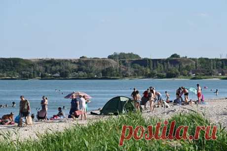 Россиянка отдохнула на Азовском море и назвала его «провинциально-карикатурным». Российская туристка отдохнула в городе Ейск на Азовском море и назвала курорт «провинциально-карикатурным». Девушка призналась, что ожидала от поездки «тихий, спокойный, недорогой отдых». Она оценила чистоту песчано-ракушечных пляжей и Азовского моря, однако Ейск разочаровал туристку.