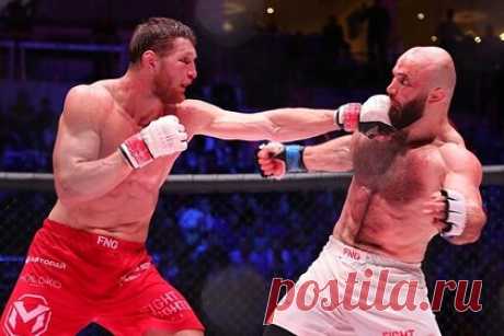 Минеев принес извинения семье Исмаилова. Российский боец смешанного стиля (ММА) Владимир Минеев оценил состоявшийся поединок с Магомедом Исмаиловым на турнире AMC Fight Nights 105 в Сочи, в котором Минеев одержал победу. Минеев поблагодарил всех пришедших на турнир и отметил, что знает о немалой стоимости билетов на бой. Он извинился перед семьей Исмаилова.