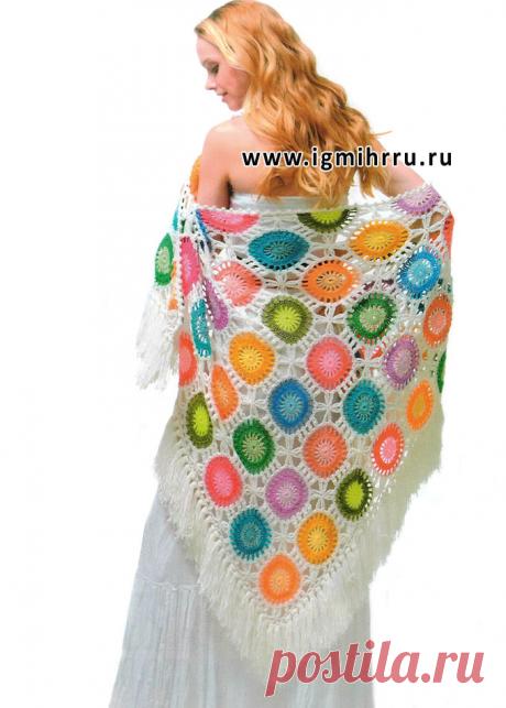 Яркая мозаичная шаль с пышными кистями. Крючок