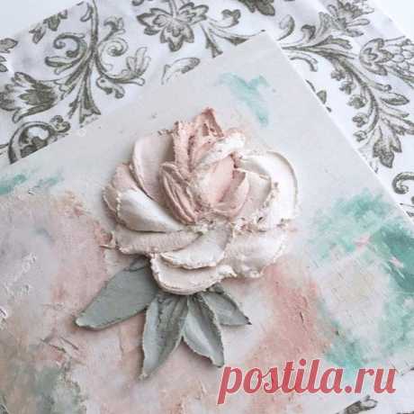 Сегодня эту очаровательную розочку мне прислала моя ученица Ольга. В эти выходные она впервые взяла в руки мастихин. На индивидуальном онлайн занятии мы вместе учились делать розу и вот результат. Это уже розочка сделанная без моего контроля и участия. Очень радостно что Оля не стала откладывать, а сразу приступила к самостоятельным занятиям. Очень за Вас рада, Ольга, творческих успехов
#евгенияермилова #декоративнаяштукатурка #цветы #объемнаяживопись #sculpturepainting
#м...