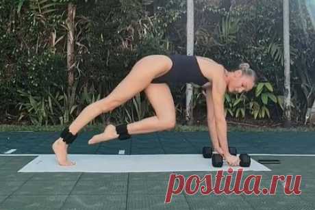 «Ангел» Victoria's Secret позанималась спортом с голыми ягодицами