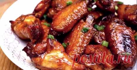 Куриные крылышки в медово-соевом соусе — 5 пошаговых рецептов В статье представлены рецепты приготовления куриных крылышек в медово-соевом соусе. Блюдо с пикантным вкусом и потрясающим ароматом подойдёт для любого случая.