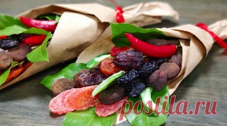 Изготовление букетов из сухофруктов своими руками Букеты из сухофруктов своими руками: как сделать с орехами пошагово начинающим? Мастер-класс по изготовлению цветов из сухофруктов с фруктами.