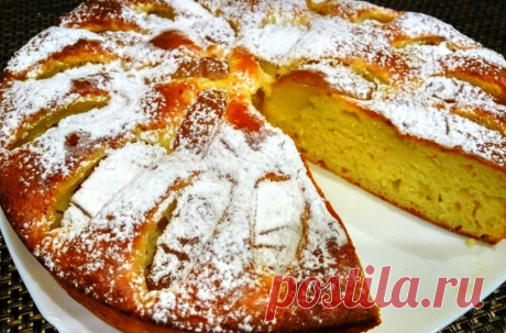 Шарлотка с творогом и яблоками Очень мягкая и нежная шарлотка с творогом и яблоками на натуральном йогурте.