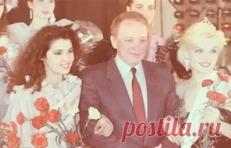18 сентября исполняется 50 лет знаменитой оперной певице, народной артистке России Анне Нетребко. Сегодня ее называют одной из самых одаренных певиц в истории российской оперы, ей рукоплещут в лучших концертных залах всего мира, но ее путь к успеху был непростым. Почему до того, как выйти на сцену Мариинского театра, певица два года мыла там полы, как еще в молодости покорила мир, а личное счастье обрела только после 40 – далее в обзоре. Читать далее https://kaleidoscopeli...