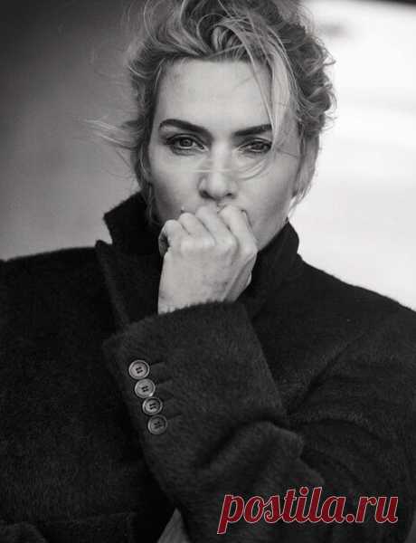 А она скажет: возраст.. и вздохнёт тихо..