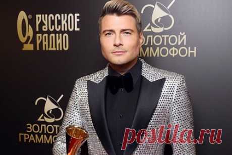 Басков рассказал о своем опыте поиска партнеров на сайтах знакомств. Российский певец Николай Басков рассказал о поиске партнеров на сайтах знакомств. Он признался, что недавно вел свадьбу пары, которая познакомились в интернете. 45-летний музыкант отметил, что и сам когда-то регистрировался на сервисах для свиданий, однако подобный опыт оказался для него неудачным.
