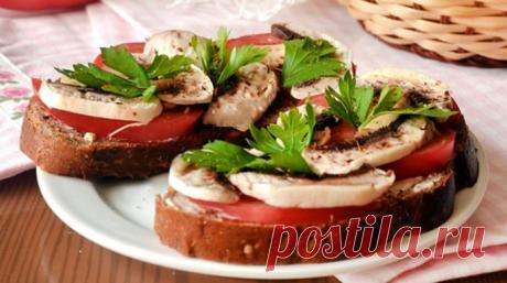 Простые бутерброды с сырыми шампиньонами - ПУТЕШЕСТВУЙ ПО САЙТУ.