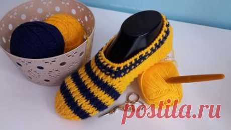 Очень красивые и уютные тапочки спицами.