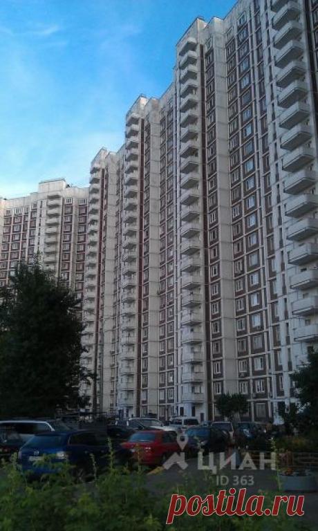 Сдаётся 1-комнатная квартира за 32 000 руб./мес., 40 м.кв., этаж 12/22 Чистая просторная квартира,окна ПВХ,Есть все необходимое,балкон на кухне.раздельный санузел,чистый подьезд. Предложение для славян!